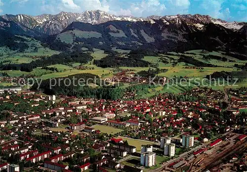 AK / Ansichtskarte Sonthofen_Oberallgaeu mit Daumengruppe Nebelhorn Entschenkopf Alpen Fliegeraufnahme Sonthofen Oberallgaeu