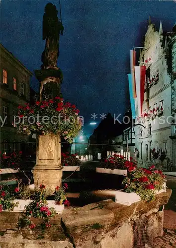 AK / Ansichtskarte Kronach_Oberfranken Brunnen am Rathaus Nachtaufnahme Kronach Oberfranken