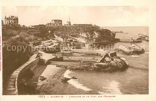 AK / Ansichtskarte Biarritz_Pyrenees_Atlantiques Atalaye et Port des Pecheurs Biarritz_Pyrenees