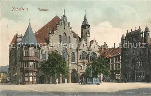 AK / Ansichtskarte Hildesheim Rathaus Brunnen Altstadt Hildesheim