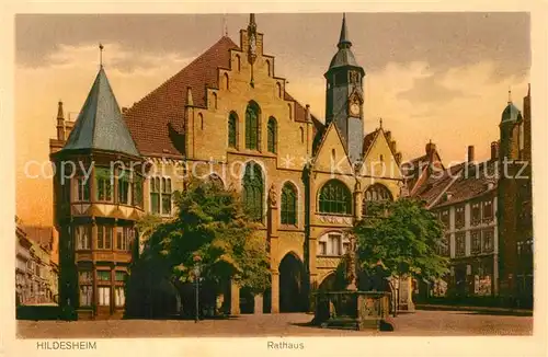 AK / Ansichtskarte Hildesheim Rathaus Marktplatz Brunnen Altstadt Hildesheim