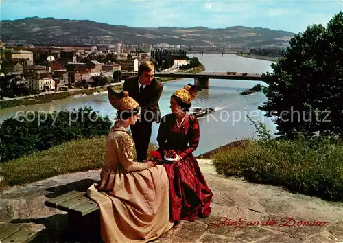AK / Ansichtskarte Linz_Donau Frauen in Linzer Goldhaubentracht Donau Linz_Donau