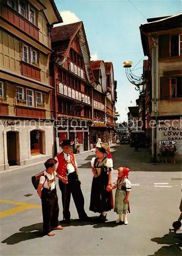 AK / Ansichtskarte Appenzell_IR Hauptgasse Familie in Tracht Appenzell IR