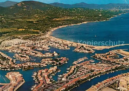 AK / Ansichtskarte Port_Grimaud Cite lacustre realisee par Etige et Manera Vue aerienne Port Grimaud
