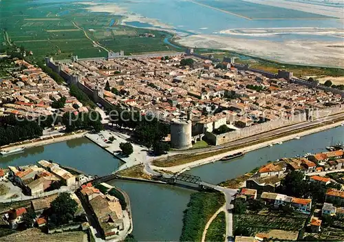 AK / Ansichtskarte Aigues Mortes_Gard La Ville du Rai Saint Louis Vue aerienne Aigues Mortes Gard