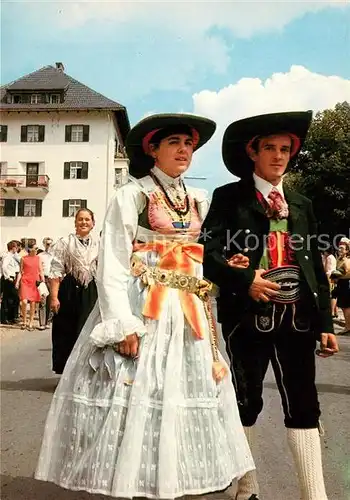 AK / Ansichtskarte Groeden_Tirol Costumi pittoreschi Groeden Tirol