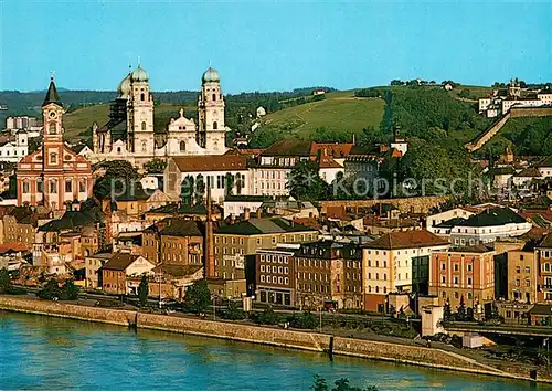 AK / Ansichtskarte Passau Drei Fluesse Stadt Altstadt mit Pauluskirche und Dom gegen Maria Hilf Passau