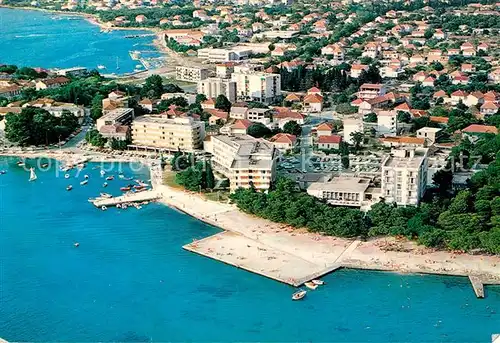 AK / Ansichtskarte Biograd Fliegeraufnahme Strand Hafen Biograd