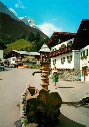 AK / Ansichtskarte Obergrainau Dorfbrunnen mit Zugspitze Wettersteingebirge Obergrainau