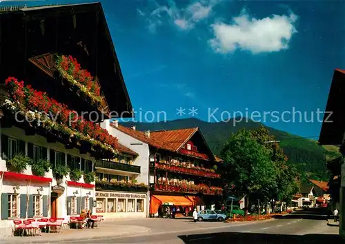 AK / Ansichtskarte Oberammergau Dorfstrasse mit Aufacker Oberammergau