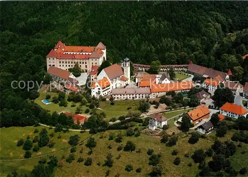 AK / Ansichtskarte Wolfegg Renaissance Schloss mit Pfarr und Stiftskirche St KatharinaFliegeraufnahme Wolfegg
