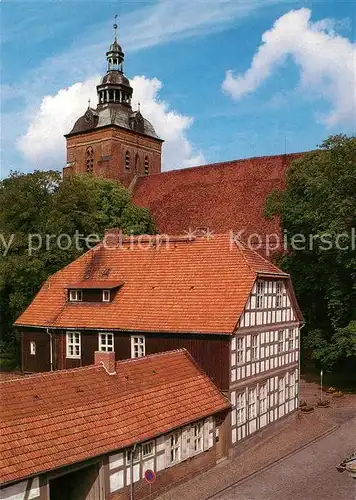 AK / Ansichtskarte Wittstock St Marienkirche mit Giebelfachwerkhaus Wittstock