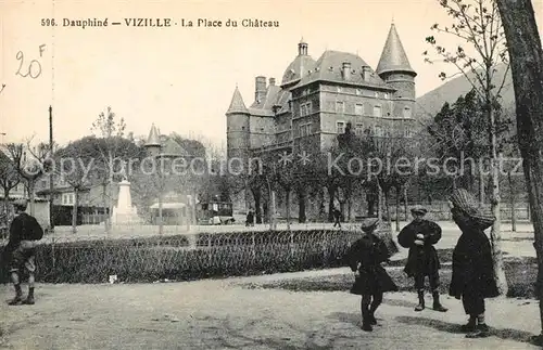 AK / Ansichtskarte Dauphine Vizille Place du Chateau Dauphine