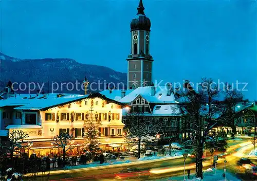 AK / Ansichtskarte Garmisch Partenkirchen Marienplatz mit Pfarrkirche Garmisch Partenkirchen