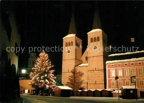 AK / Ansichtskarte Berchtesgaden Schlossplatz Stiftskirche Christbaum Nachtaufnahme Berchtesgaden