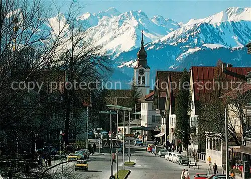 AK / Ansichtskarte Sonthofen_Oberallgaeu Promenadenstrasse Kirche Oberstdorfer Berge Alpen Sonthofen Oberallgaeu