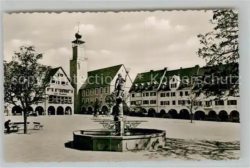 AK / Ansichtskarte Freudenstadt Marktplatz mit Rathaus und Neptunbrunnen Freudenstadt