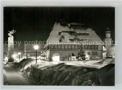 AK / Ansichtskarte Freudenstadt Marktplatz Stadthaus im Winter Kurort im Schwarzwald Freudenstadt