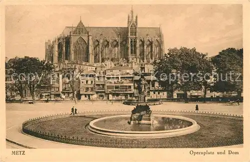 AK / Ansichtskarte Metz_Moselle Opernplatz und Dom Brunnen Metz_Moselle