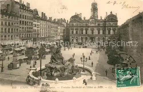 AK / Ansichtskarte Lyon_France Place des Terraux Fontaine Bartholdi Hotel de Ville Lyon France