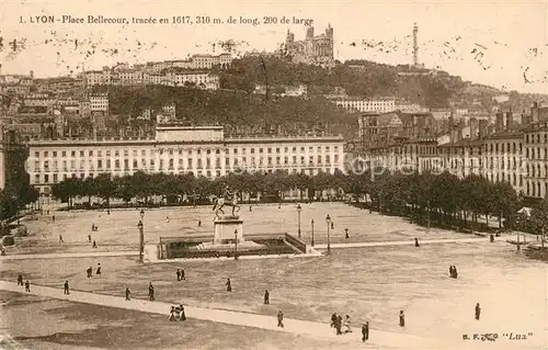 AK / Ansichtskarte Lyon_France Place Bellecour  Lyon France