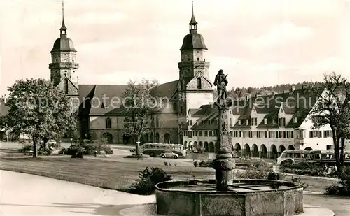 AK / Ansichtskarte Freudenstadt Ev Stadtkirche mit Neptunbrunnen und Marktplatz Freudenstadt
