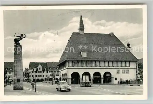 AK / Ansichtskarte Freudenstadt Stadthaus mit Gedenksaeule Freudenstadt