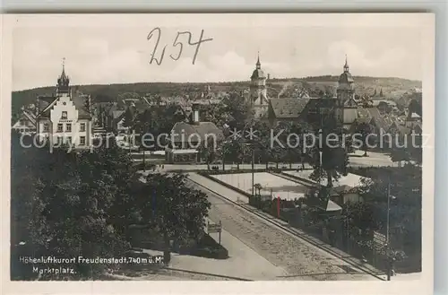 AK / Ansichtskarte Freudenstadt Marktplatz Postamt Kirche Kurort im Schwarzwald Freudenstadt