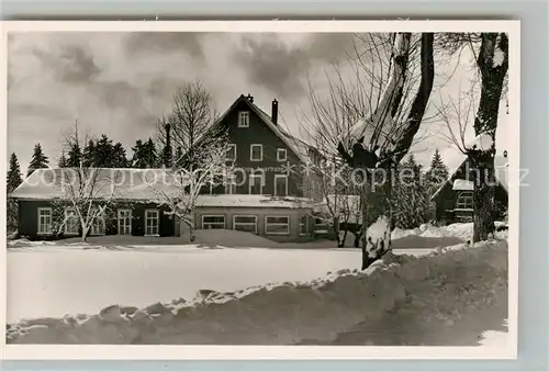 AK / Ansichtskarte Zwieselberg_Freudenstadt Gasthof zum Auerhahn mit Nebenh?usern Winterimpressionen Schwarzwald Zwieselberg_Freudenstadt