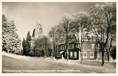 AK / Ansichtskarte Zwieselberg_Freudenstadt Hotel Pension Hirschen Post mit Haus Hermann im Winter Kurort im Schwarzwald Zwieselberg_Freudenstadt