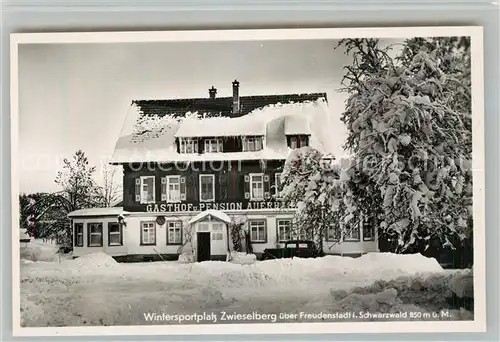 AK / Ansichtskarte Zwieselberg_Freudenstadt Gasthof Pension Auerhahn im Winter Kurort im Schwarzwald Zwieselberg_Freudenstadt