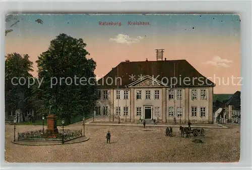 AK / Ansichtskarte Ratzeburg Kreishaus Denkmal Ratzeburg