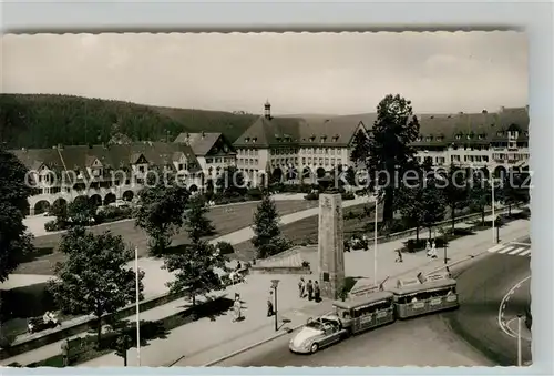 AK / Ansichtskarte Freudenstadt Marktplatz mit Kurbaehnle Denkmal Freudenstadt