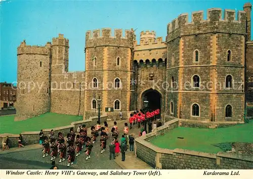 AK / Ansichtskarte Leibgarde_Wache Windsor Castle Henry VIII s Gateway Salisbury Tower  Leibgarde Wache