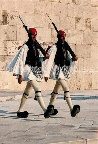 AK / Ansichtskarte Leibgarde_Wache Griechenland Evzonen Leibgarde Wache