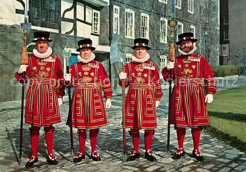AK / Ansichtskarte Leibgarde_Wache Yeoman Warders Ceremonial Dress Tower of London  Leibgarde Wache
