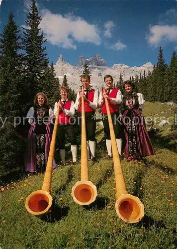 AK / Ansichtskarte Alphorn Raetikon Alphornblaeser Volkstanzgruppe Tschagguns Montafon  Alphorn