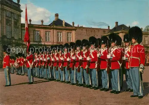 AK / Ansichtskarte Leibgarde_Wache Wachtparade Amalienborg Kopenhagen Leibgarde Wache