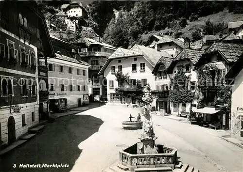 AK / Ansichtskarte Hallstatt_Salzkammergut Marktplatz Brunnen Hallstatt_Salzkammergut