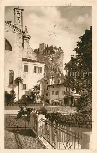 AK / Ansichtskarte Arco_Trentino Kirchplatz und Kastell Arco Trentino