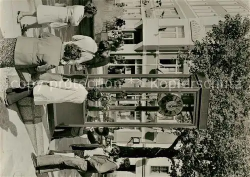 AK / Ansichtskarte Dresden Strasse der Befeiung Neue Standuhr Dresden