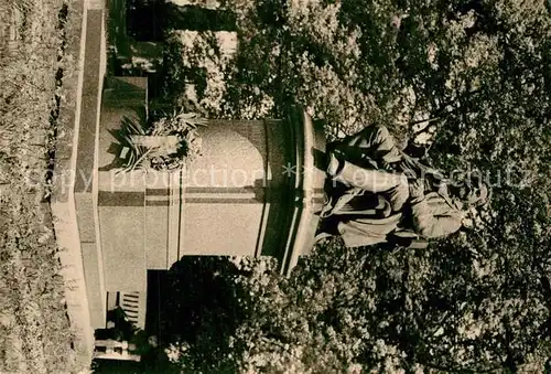 AK / Ansichtskarte Neubrandenburg Fritz Reuter Denkmal Neubrandenburg