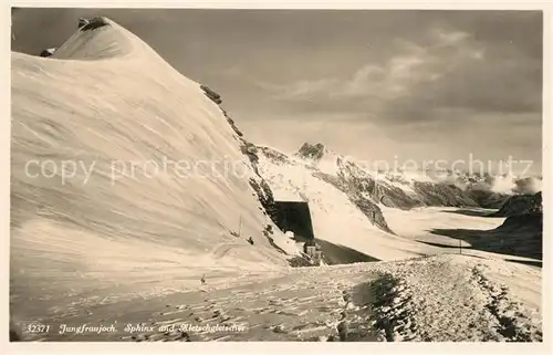 AK / Ansichtskarte Jungfraujoch Sphinx und Aletschgletscher Gebirgspanorama Berner Alpen Jungfraujoch