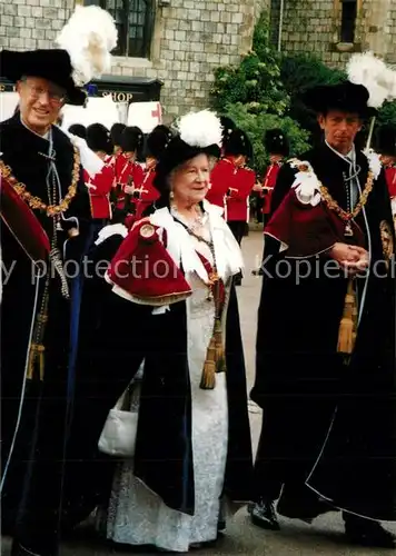 AK / Ansichtskarte Adel_England Queen Mother King of Belgium Duke of Kent Garter Ceremony Windsor Castle  Adel_England