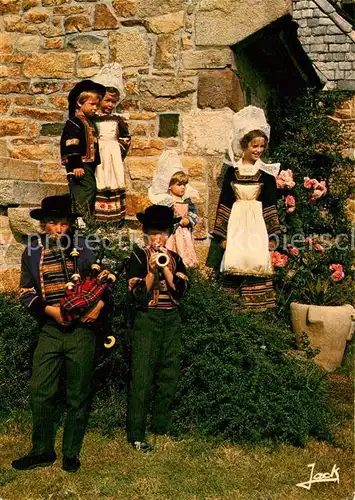 AK / Ansichtskarte Trachten_Frankreich Fouesnant Kinder Dudelsack Trachten Frankreich