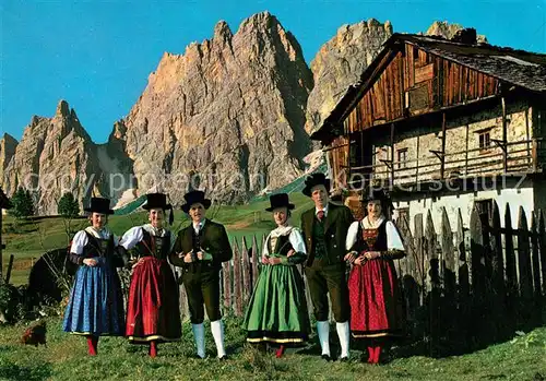 AK / Ansichtskarte Trachten_Italien Cortina Dolomiti Trachten Italien