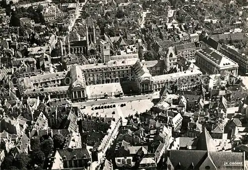 AK / Ansichtskarte Dijon_Cote_d_Or Fliegeraufnahme Palais des Ducs de Bourgogne et Theatre Dijon_Cote_d_Or