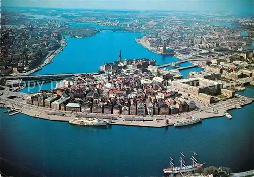 AK / Ansichtskarte Stockholm Fliegeraufnahme med Gamla Stan Slottet och Stadshuset Stockholm