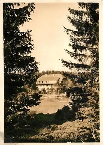 AK / Ansichtskarte Rothaus_Grafenhausen Schwarzwaldhaus Durchblick vom Waldrand aus Rothaus Grafenhausen