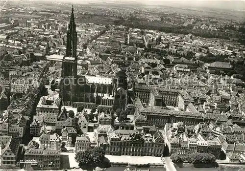 AK / Ansichtskarte Strasbourg_Alsace Fliegeraufnahme Cathedrale Palais Rohan Strasbourg Alsace